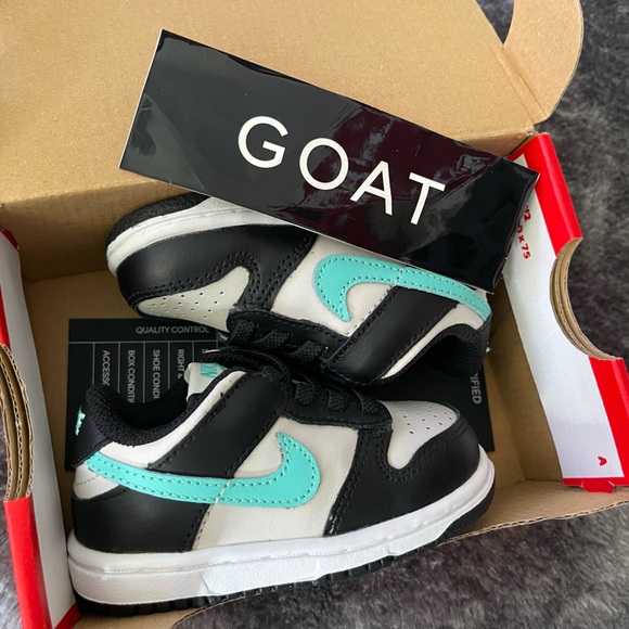 Nike Dunk Low - Picture 8 of 11